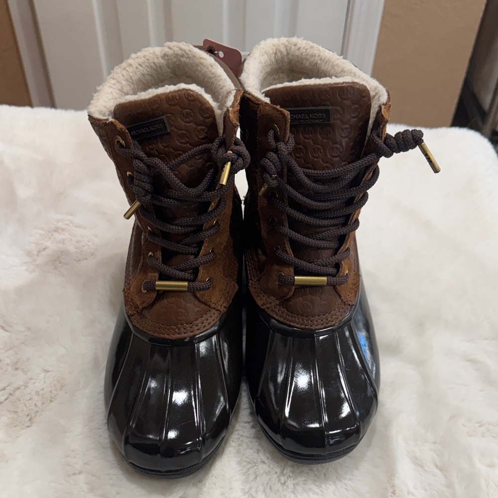 Michael Kors Kids Brown and Black Duck Boots with Sherpa Collar